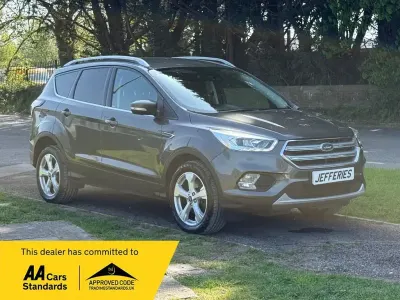 Usado Ford Kuga Titanium 150 HP (110 kW) 2018 Cinzento SUV