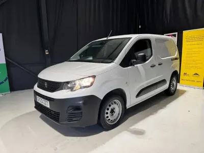 Gebraucht Peugeot Partner Premium 2023 Weiß Van / Kleinbus