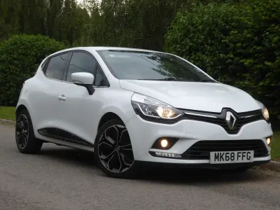 Used Renault Clio Iconic 110 HP (80 kW) 2018 White Hatchback