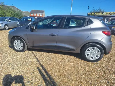 Używany Renault Clio IV Expression 75 KM (55 kW) 2013 Szary Hatchback