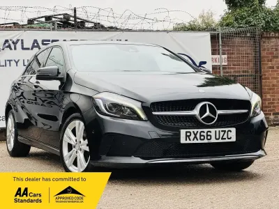 Begagnad Mercedes A200 Premium 136 HK (100 kW) 2016 Svart Halvkombi
