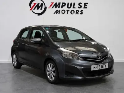 Used Toyota Yaris 101 HP (74 kW) 2013 Grey Hatchback