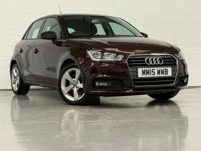 Usado Audi A1 Sportback Sport 116 HP (85 kW) 2015 Vermelho Citadino
