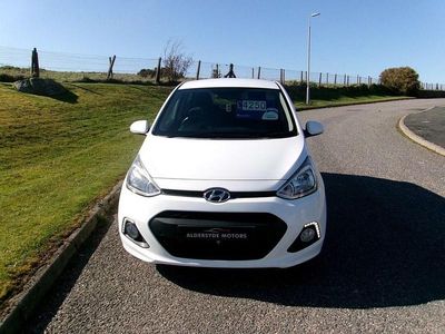 Used Hyundai i10 Premium 66 HP (48 kW) 2014 White Hatchback
