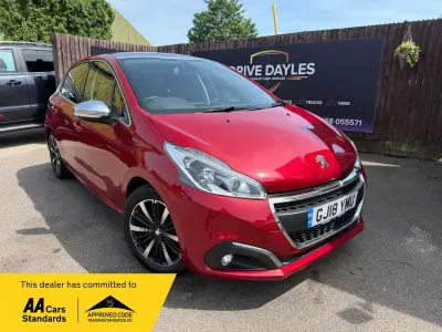 Used Peugeot 208 Allure Premium 80 HP (58 kW) 2018 Red Hatchback