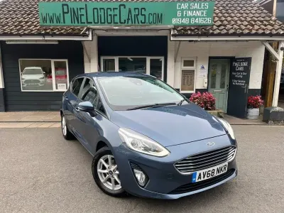 Usado Ford Fiesta Zetec 70 HP (51 kW) 2018 Azul Citadino