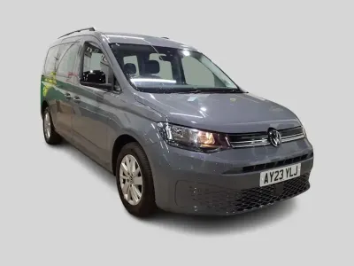 Usado VW Caddy Life 102 HP (75 kW) 2023 Cinzento Monovolume