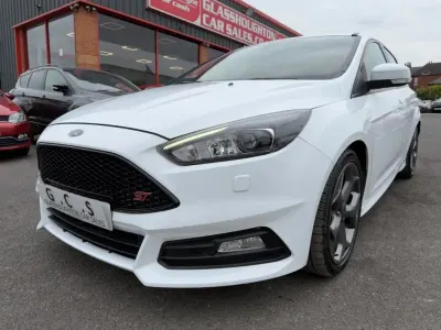 Używany Ford Focus ST 250 KM (183 kW) 2017 Biały Hatchback