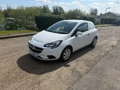 Used Vauxhall Corsa 95 HP (69 kW) 2017 White Hatchback