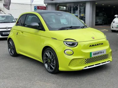 Używany Abarth 500e 114 kW (155 KM) 2024 Niebieski Hatchback