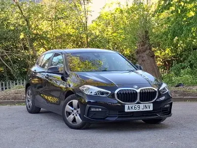 Używany BMW 118 Comfort Edition 140 KM (102 kW) 2019 Czarny Hatchback
