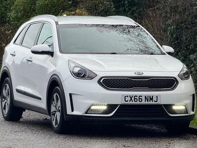White Used 2016 Kia Niro SUV | £8,995 (A bit pricey)