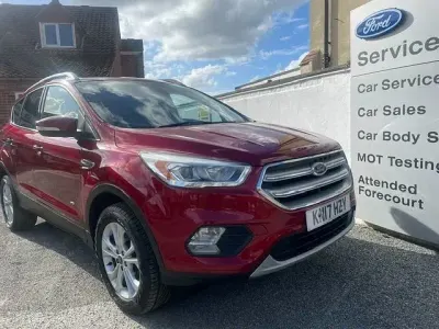 Käytetty Ford Kuga Titanium 180 HP (132 kW) 2017 Punainen Katumaasturi