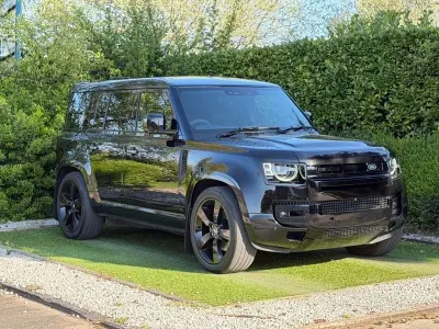 Używany Land Rover Defender S 525 KM (386 kW) 2022 Czarny SUV
