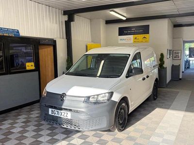 Begagnad VW Caddy S 102 HK (75 kW) 2021 Vit Minibuss