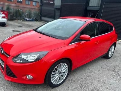 Used Ford Focus Zetec 115 HP (84 kW) 2014 Red Hatchback