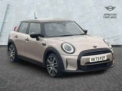 Begagnad Mini Cooper Exclusive 134 HK (98 kW) 2024 Grå Halvkombi