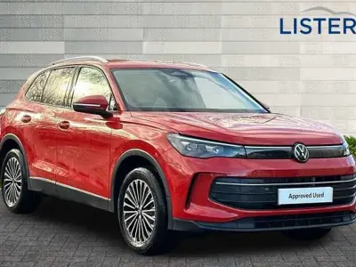 Begagnad VW Tiguan Match 150 HK (110 kW) 2025 Röd SUV