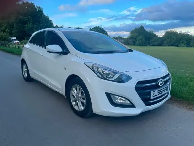Used Hyundai i30 SE 108 HP (79 kW) 2015 White Hatchback