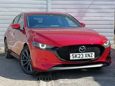 Begagnad Mazda 3 Inclusive 122 HK (89 kW) 2023 Röd Halvkombi