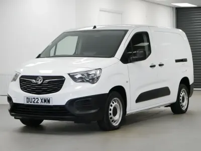 Używany Vauxhall Combo 100 KM (73 kW) 2022 Biały Minivan