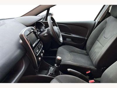 Used Renault Clio IV Iconic 90 HP (66 kW) 2019 White Hatchback