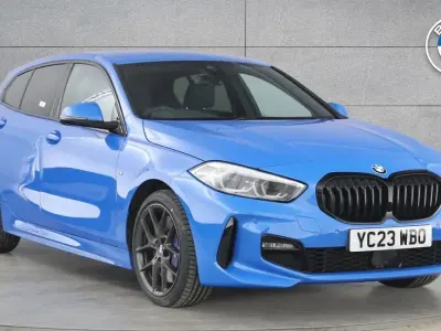 Begagnad BMW 116 M Sport 114 HK (83 kW) 2023 Blå Halvkombi
