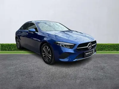 Begagnad Mercedes A200 Executive 163 HK (119 kW) 2024 Blå Sedan