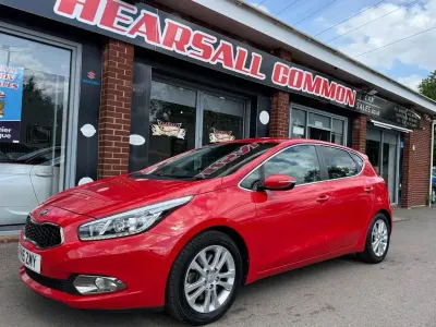 Used Kia Ceed 133 HP (97 kW) 2015 Red Hatchback