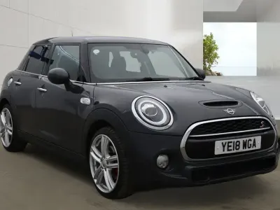 Usado Mini Cooper S Hatch 2018 Cinzento Citadino