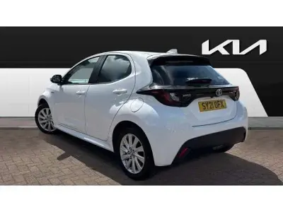 Used Toyota Yaris Hybrid 113 HP (83 kW) 2021 White Hatchback