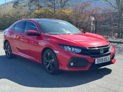 Używany Honda Civic EX 120 KM (88 kW) 2019 Czerwony Hatchback