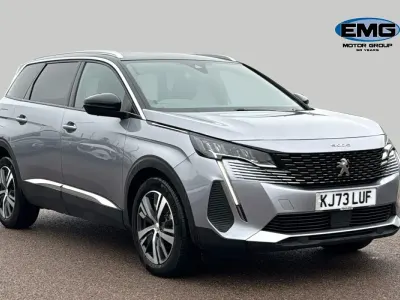Usado Peugeot 5008 Allure 136 HP (100 kW) 2024 Cinzento SUV