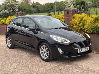 Begagnad Ford Fiesta Zetec 100 HK (73 kW) 2017 Svart Halvkombi
