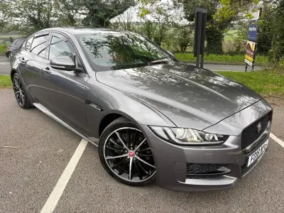 Gebraucht Jaguar XE R-Sport 250 PS (183 kW) 2018 Grau Limousine