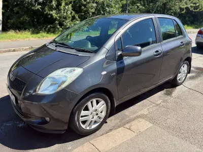 Used Toyota Yaris 90 HP (66 kW) 2007 Grey Hatchback