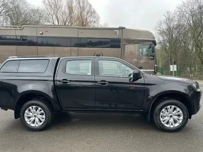Nuevo Isuzu D-Max 2025 Negro Pickup/Camioneta