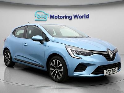 Used Renault Clio V Iconic 90 HP (66 kW) 2021