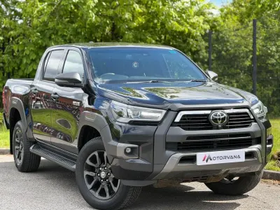 Używany Toyota HiLux 204 KM (150 kW) 2023 Czarny Pickup
