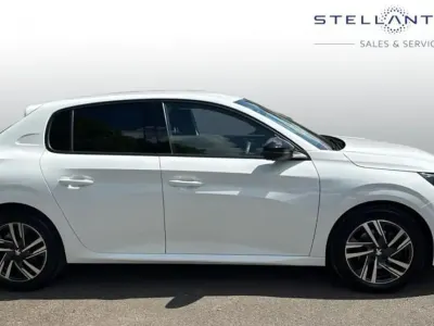 Used Peugeot 208 Allure+ 99 HP (72 kW) 2023 White Hatchback