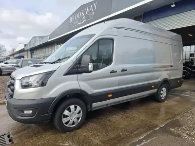 Usado Ford Transit Trend 130 CV (95 kW) 2023 Plateado Van