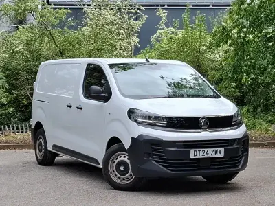 Second-hand Vauxhall Vivaro 2024 Alb Monovolum