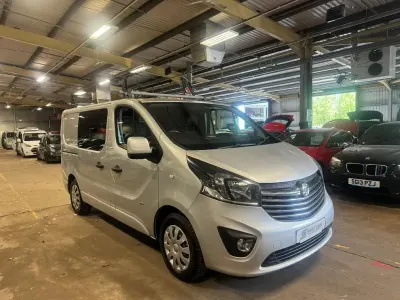 Używany Vauxhall Vivaro Sportive 120 KM (88 kW) 2016 Srebrny