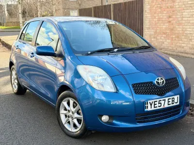 Używany Toyota Yaris SR 85 KM (62 kW) 2007 Niebieski Hatchback