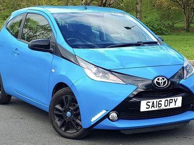 Used Toyota Aygo X-cite 69 HP (50 kW) 2016 Blue Hatchback