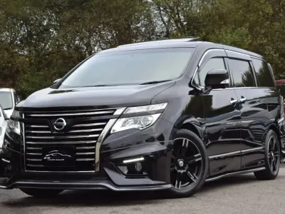 Używany Nissan Elgrand 2015 Czarny Minivan