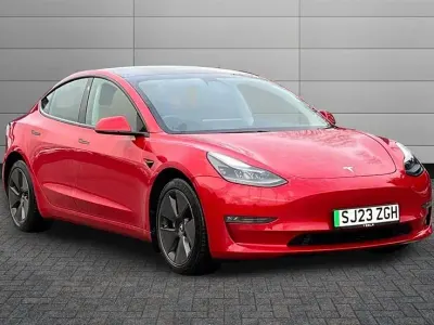 Używany Tesla Model 3 Long Range AWD 366 kW (498 KM) 2023 Czerwony Sedan/Limuzyna