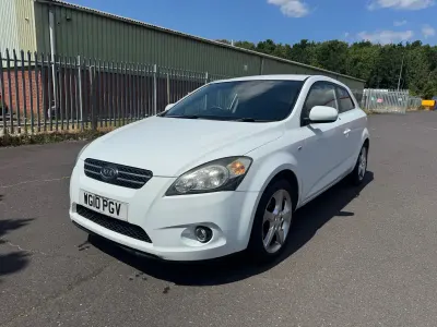 Used Kia ProCeed 2010 White Hatchback