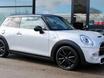 Usado Mini Cooper S Hatch 192 HP (141 kW) 2018 Prateado Citadino