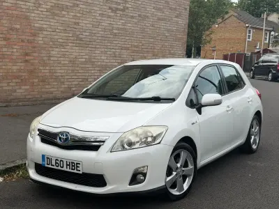 Used Toyota Auris Hybrid 2011 White Hatchback